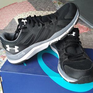 Under Armour Strive 6 Cross Trainer Shoes